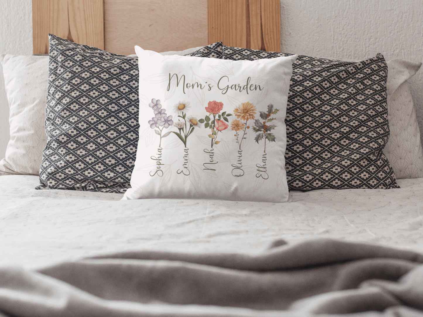 Custom Birth Flower Pillow - Mom's Garden with Names, Gift for Mom´s, Auntie´s, Grandma´s - Verdant Blossoms